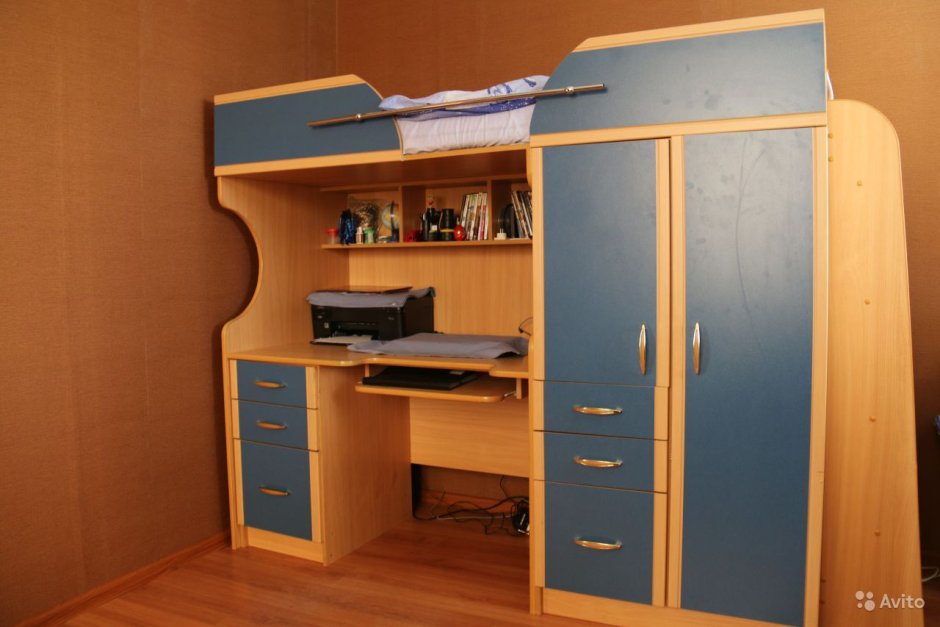 Детская стенка с кроватью и шкафом и столом