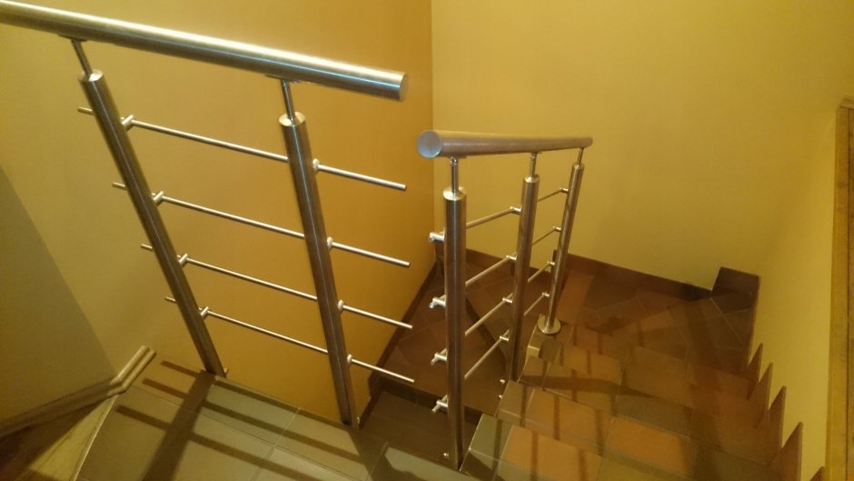 Ограждение из нержавейки для лестницы