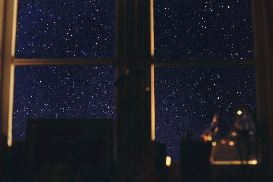 Звездное небо в окне