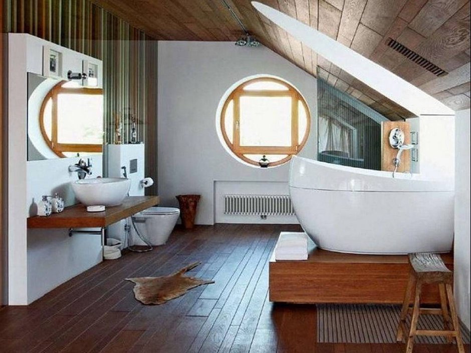 Деревянная мансарда с ванной комнатой