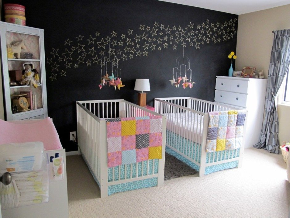 Детская комната для двойняшек мальчика и девочки