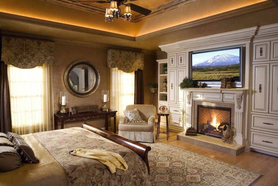 Спальня в классическом стиле с камином