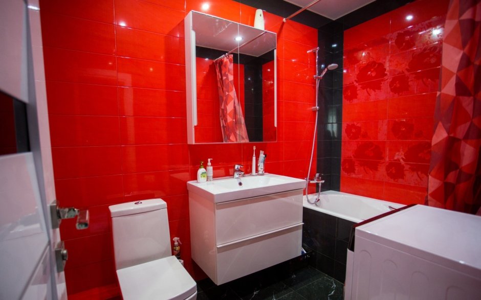 Интерьер ванной комнаты черно белая красная