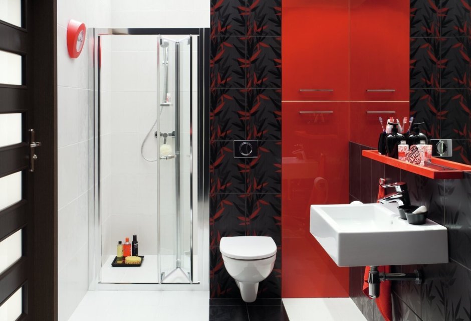 Красная ванная комната с джакузи