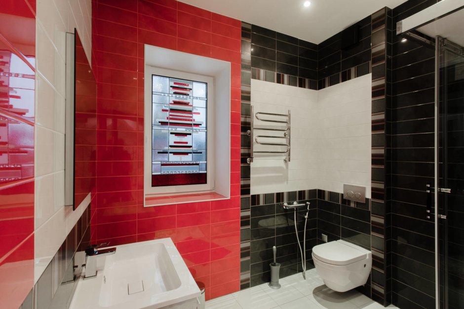 Ванная комната с красными маками
