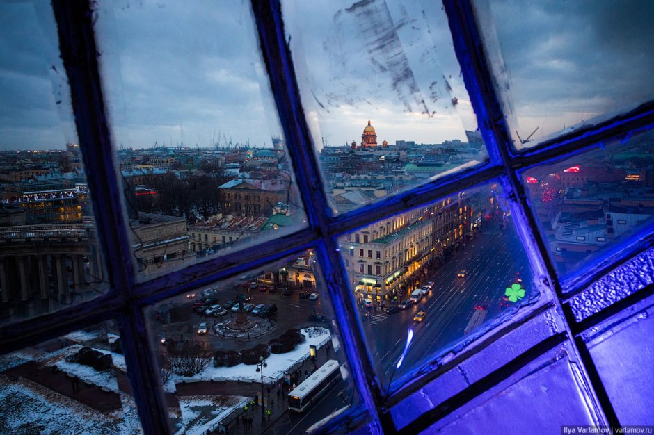 Красивый вид из окна Санкт-Петербург