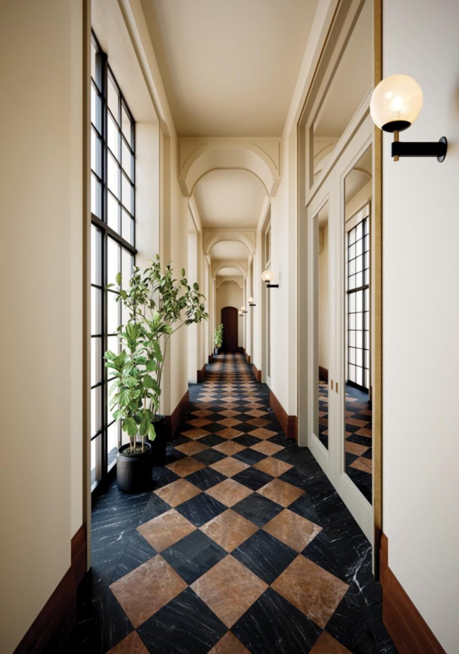 Длинный коридор с окнами