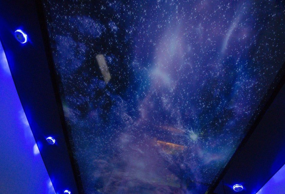 Натяжной потолок Звёздное небо с подсветкой