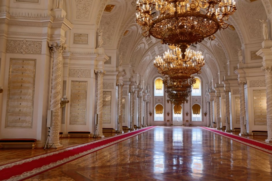 Георгиевский зал большого кремлевского дворца в Москве