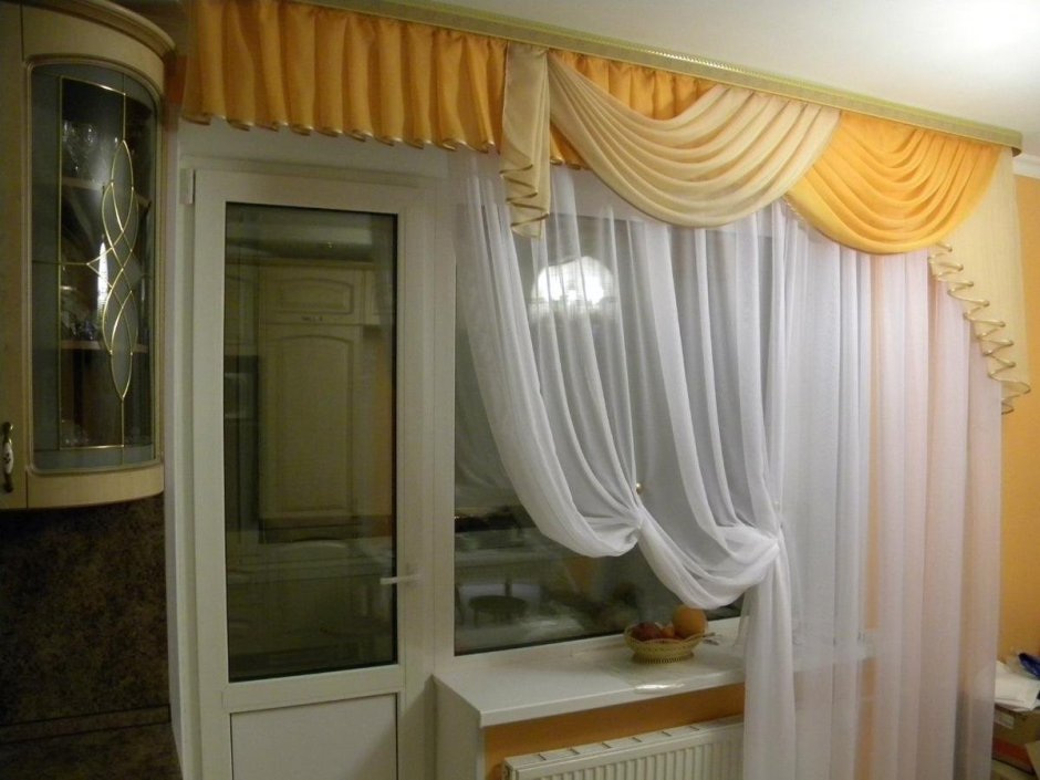 Занавески на кухню с балконной дверью (43 фото)
