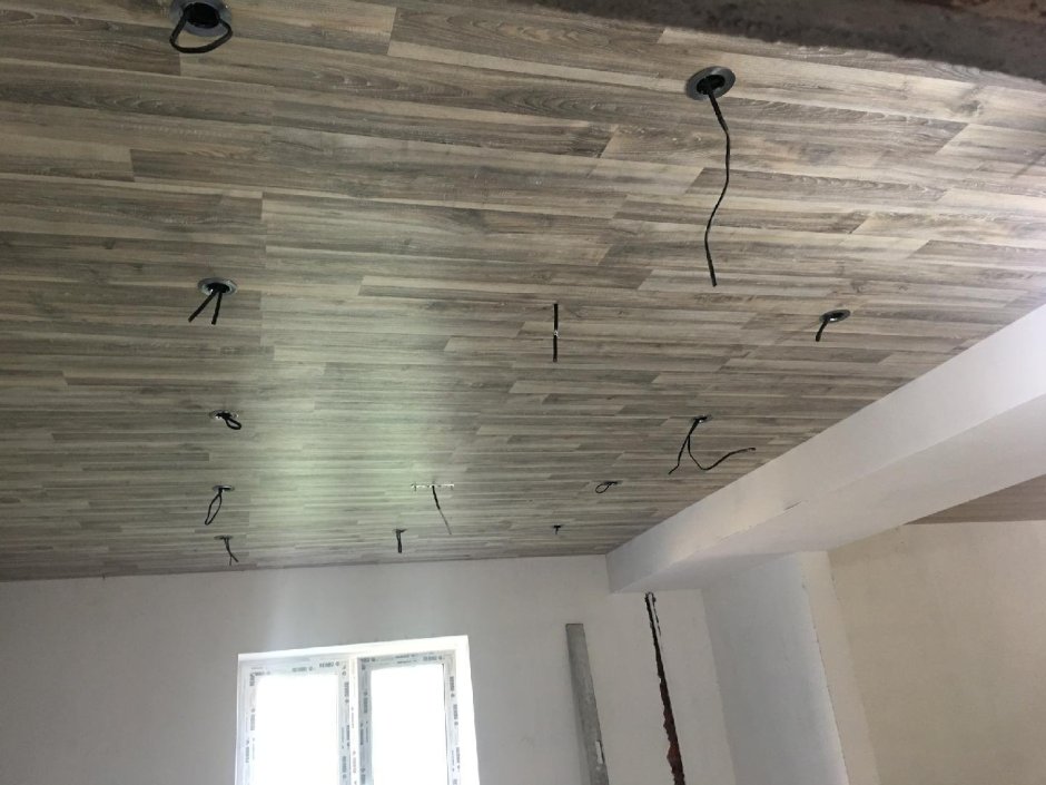 Ламинированный потолок