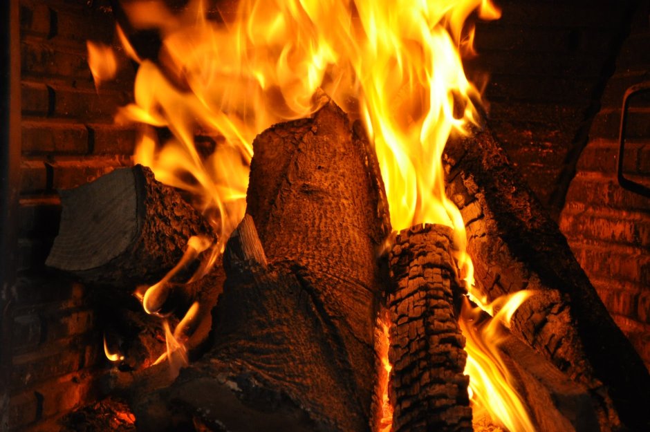 Камин огонь дрова