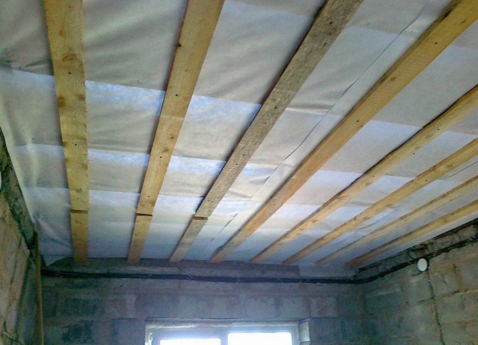 Деревянный потолок в гараже