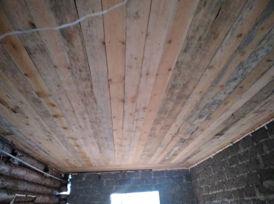 Потолок деревянный черновой