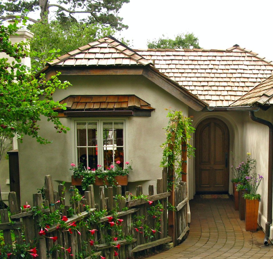 Фасад дома в деревенском стиле
