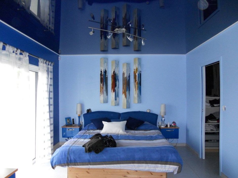 Песочно голубая спальня