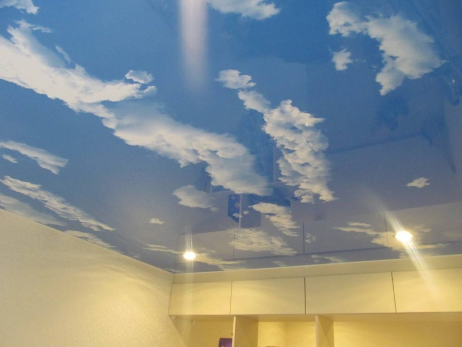 Натяжной потолок облака с подсветкой