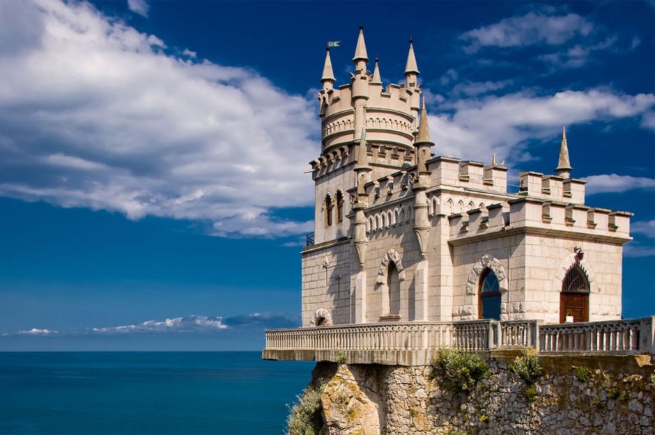 Дворец замок Ласточкино гнездо в Крыму