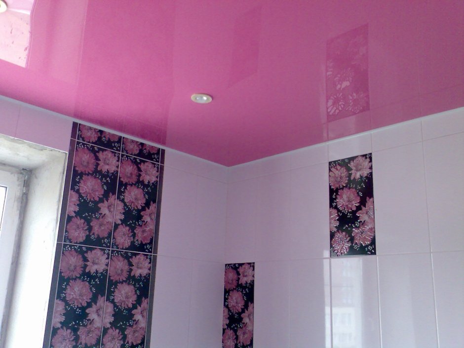 Двухуровневые натяжные потолки розовые