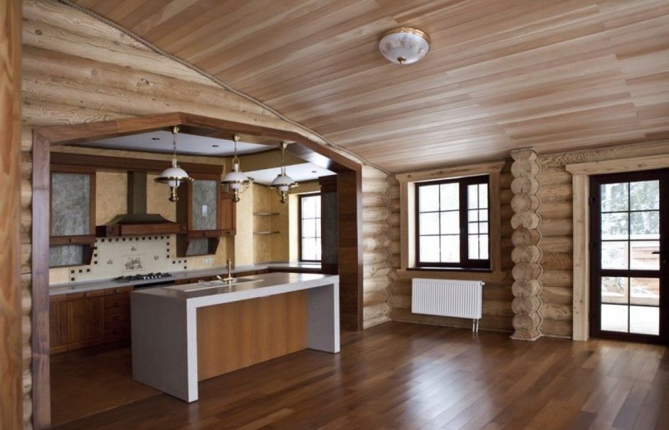 Расписной деревянный потолок