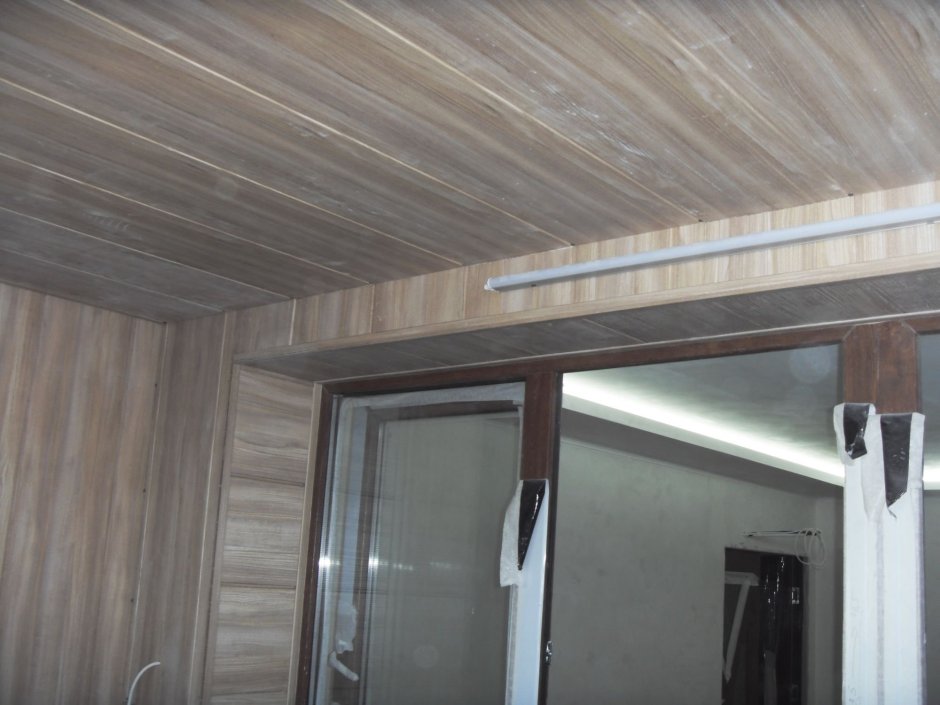Отделка потолка МДФ панелями на деревянные потолки