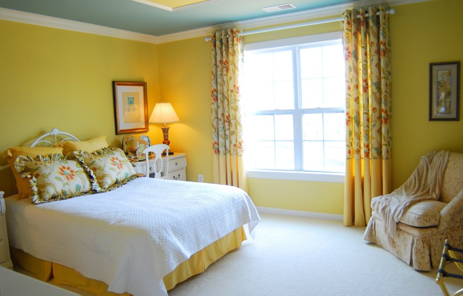 Желтая спальня