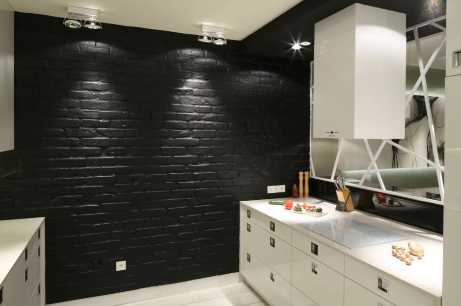Черная стена на кухне