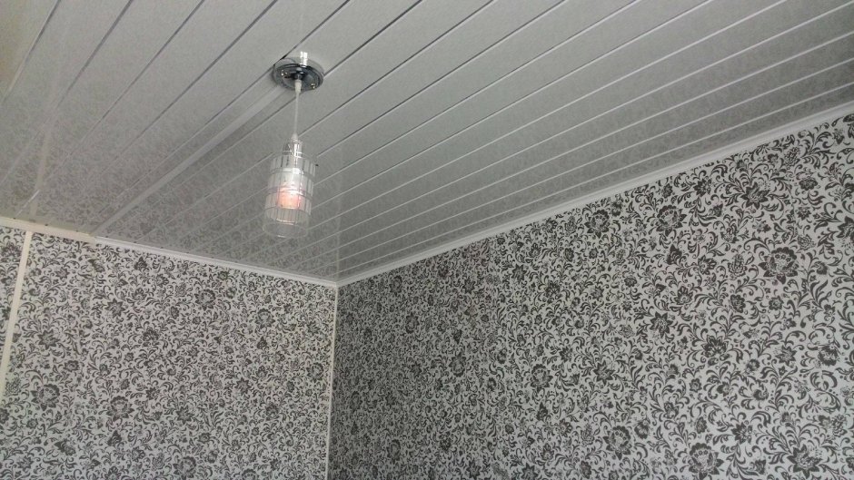 Потолок для ванной комнаты реечный алюминиевый