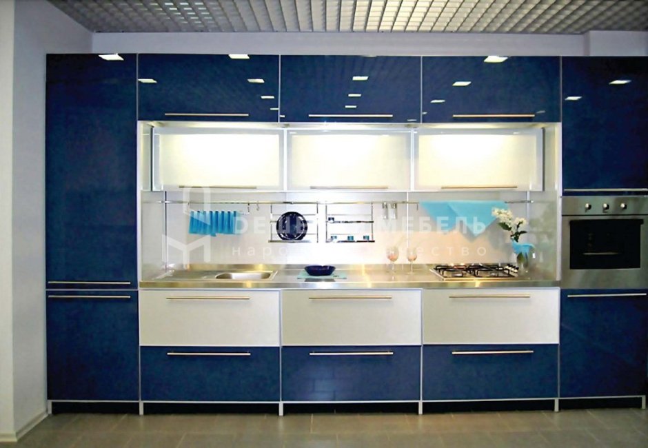 Современные кухни со стеклянными фасадами (54 фото)