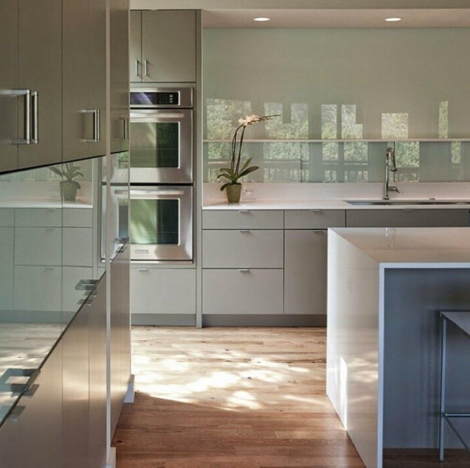 Кухонные фасады со стеклом 2022