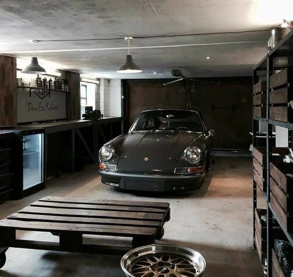 Интерьер гаража в современном стиле