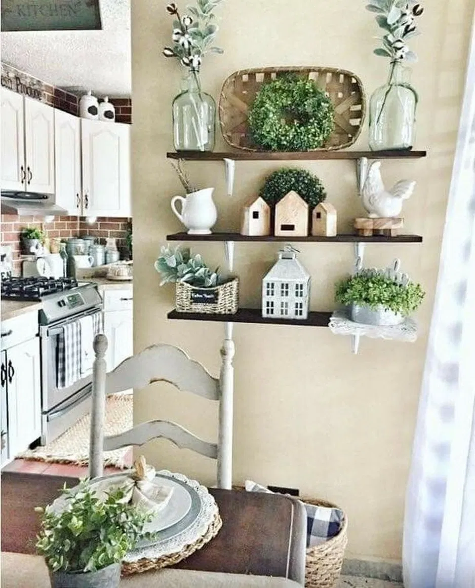 Открытые полки на кухне