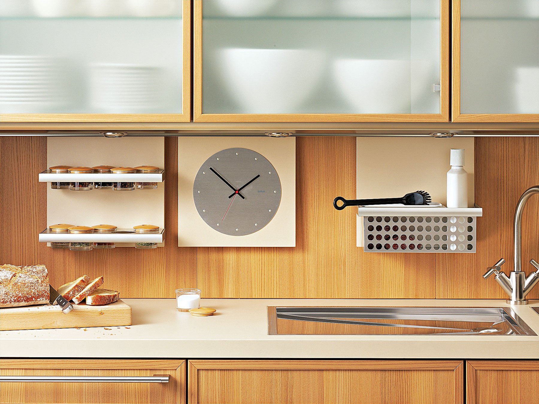 Часы настенные на кухне интерьер