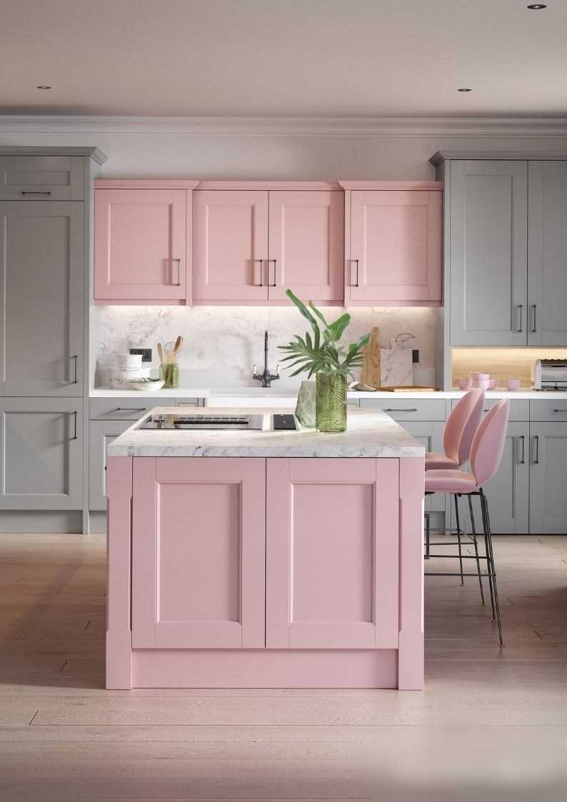 Бледно розовая кухня