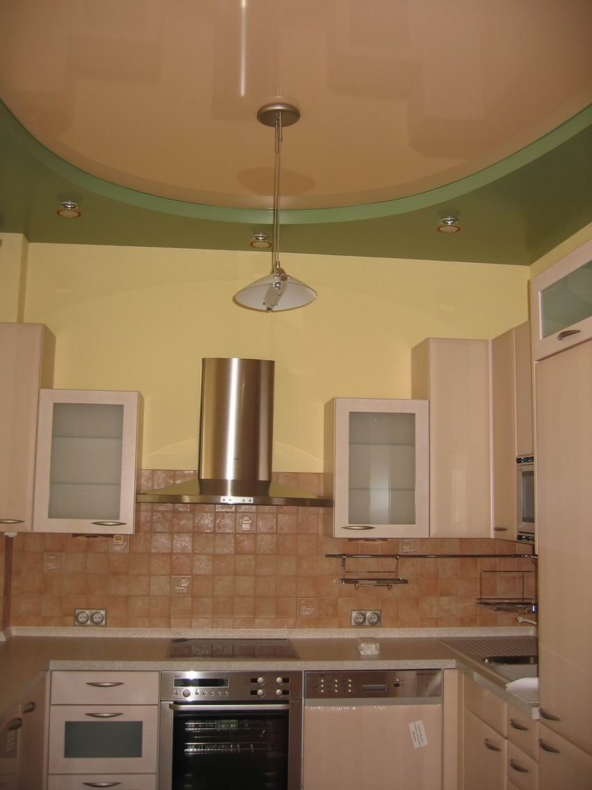 Натяжные потолки в кухне в хрущевке фото