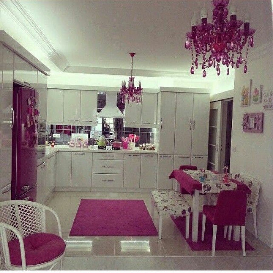 Кухня с розовыми акцентами