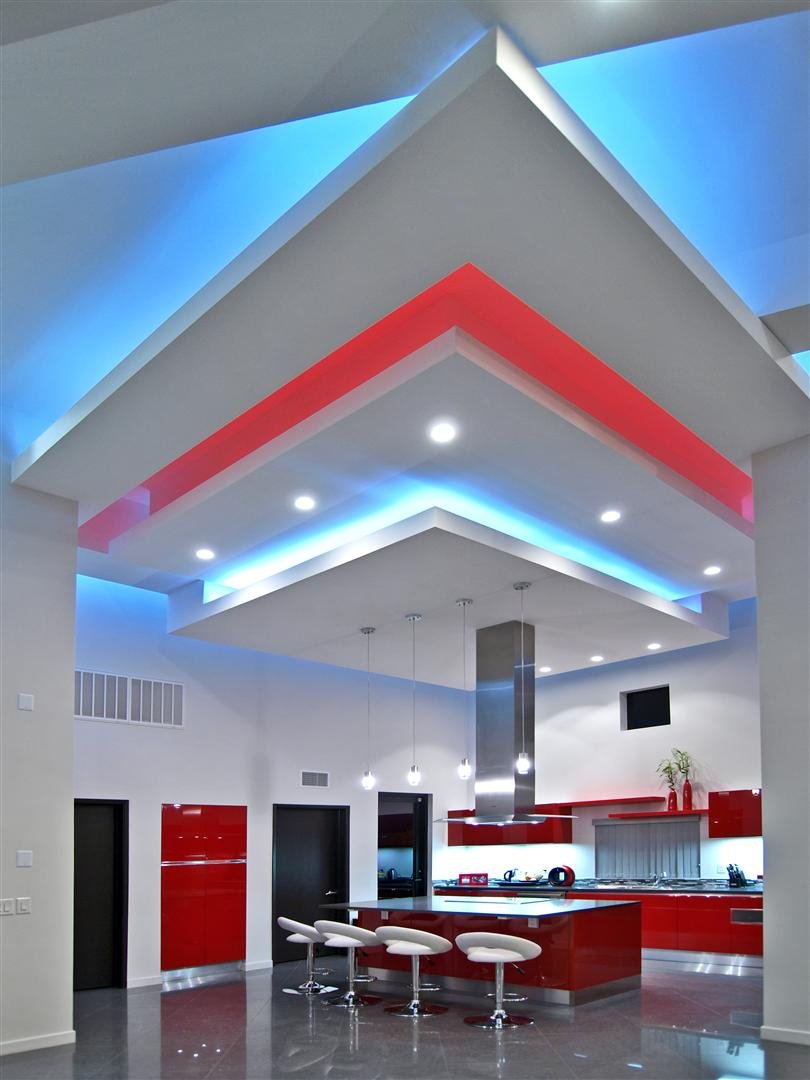 Подсветка потолка на кухне