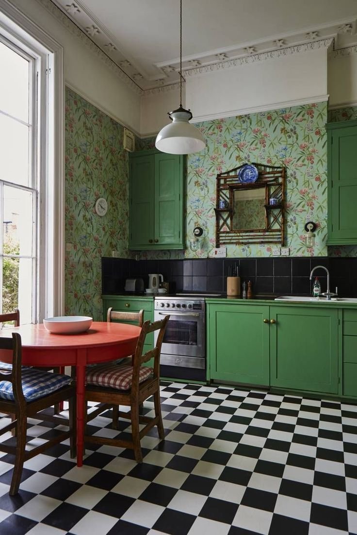 Темно зеленые стены на кухне