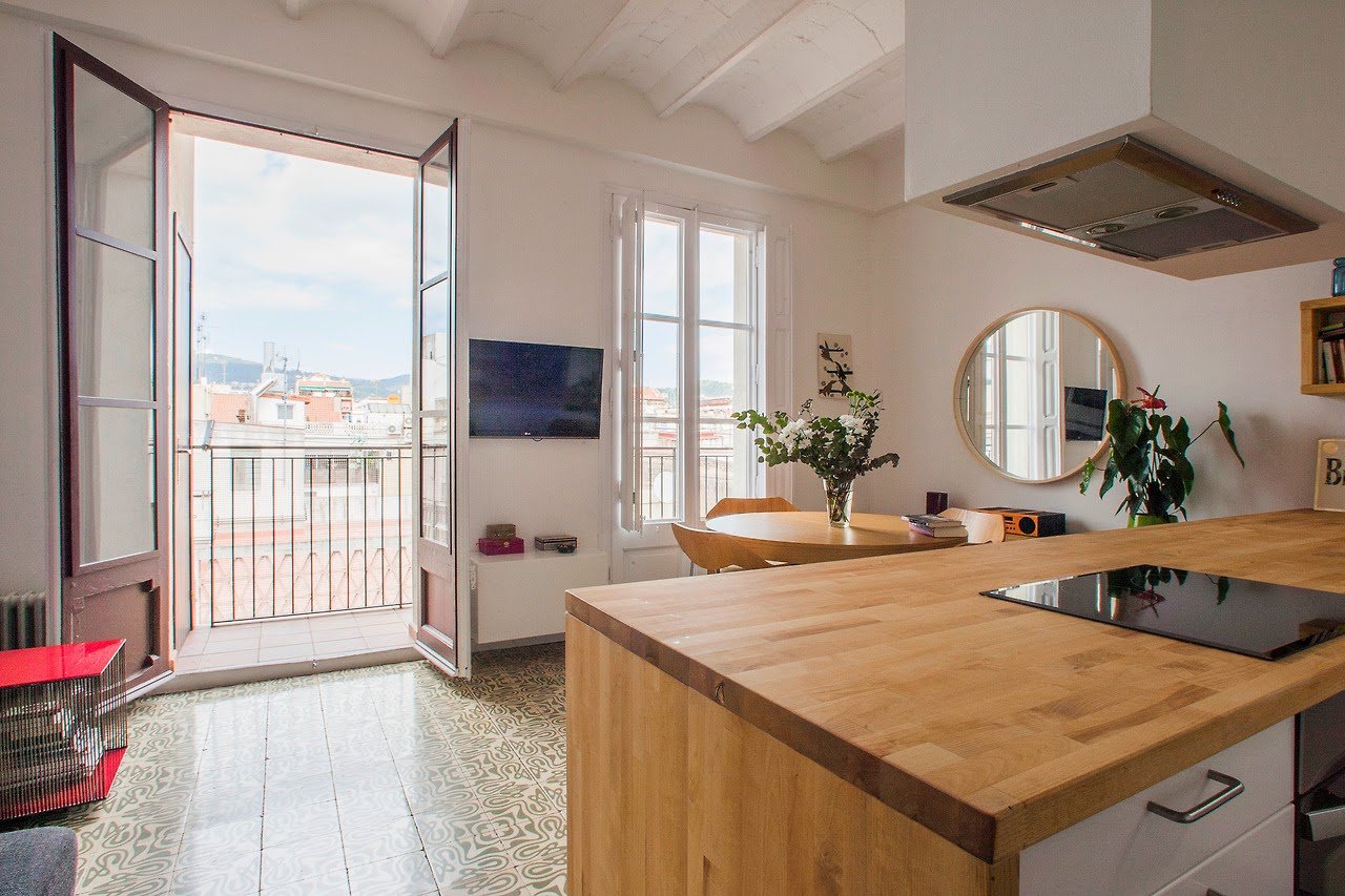 Кухня с французским балконом