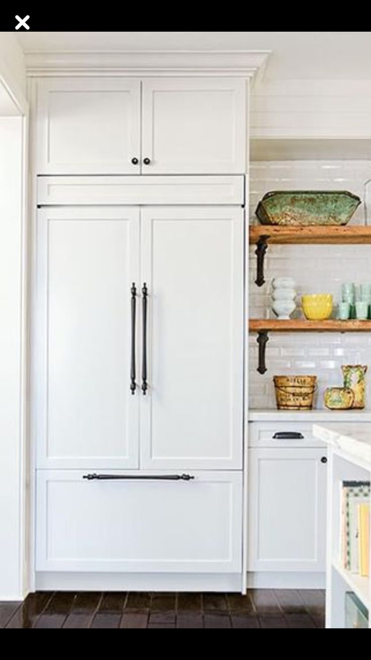 Кухонный шкаф под холодильник