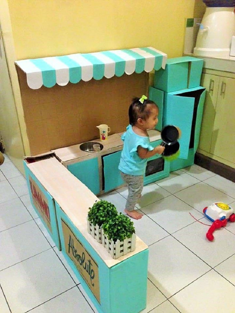 Кухня для ребенка из картонных коробок