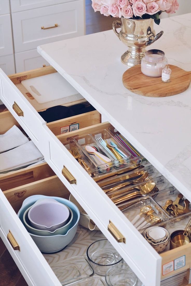Организовать хранение в кухонных ящиках