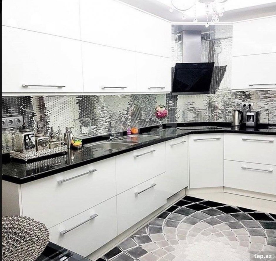 Фото белая кухня черная столешница фото