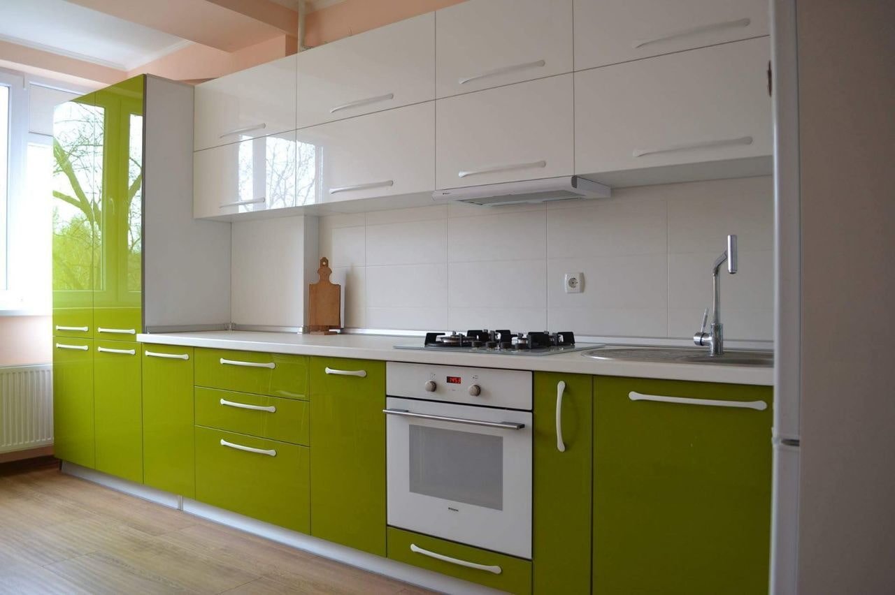 Кухни фото белый верх зеленый низ