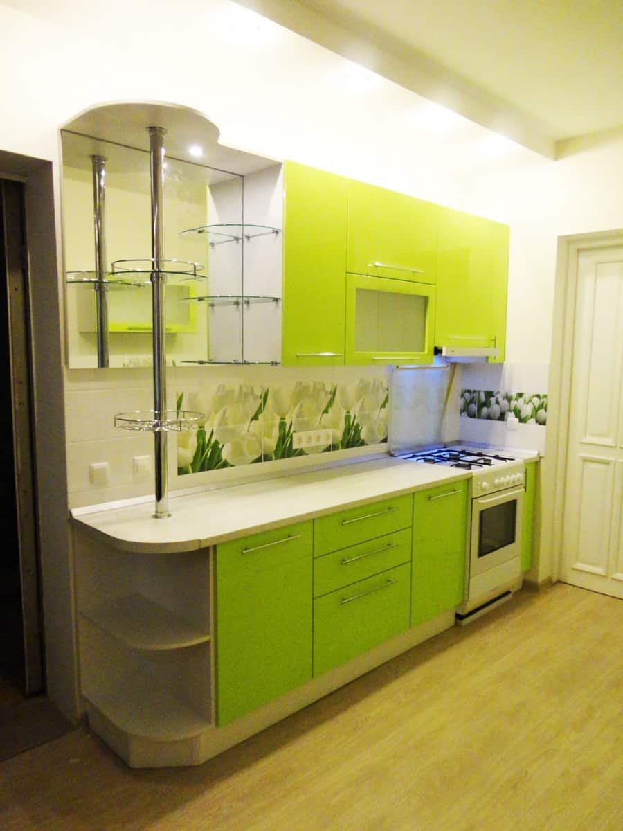 Кухонный гарнитур угловой зеленого цвета