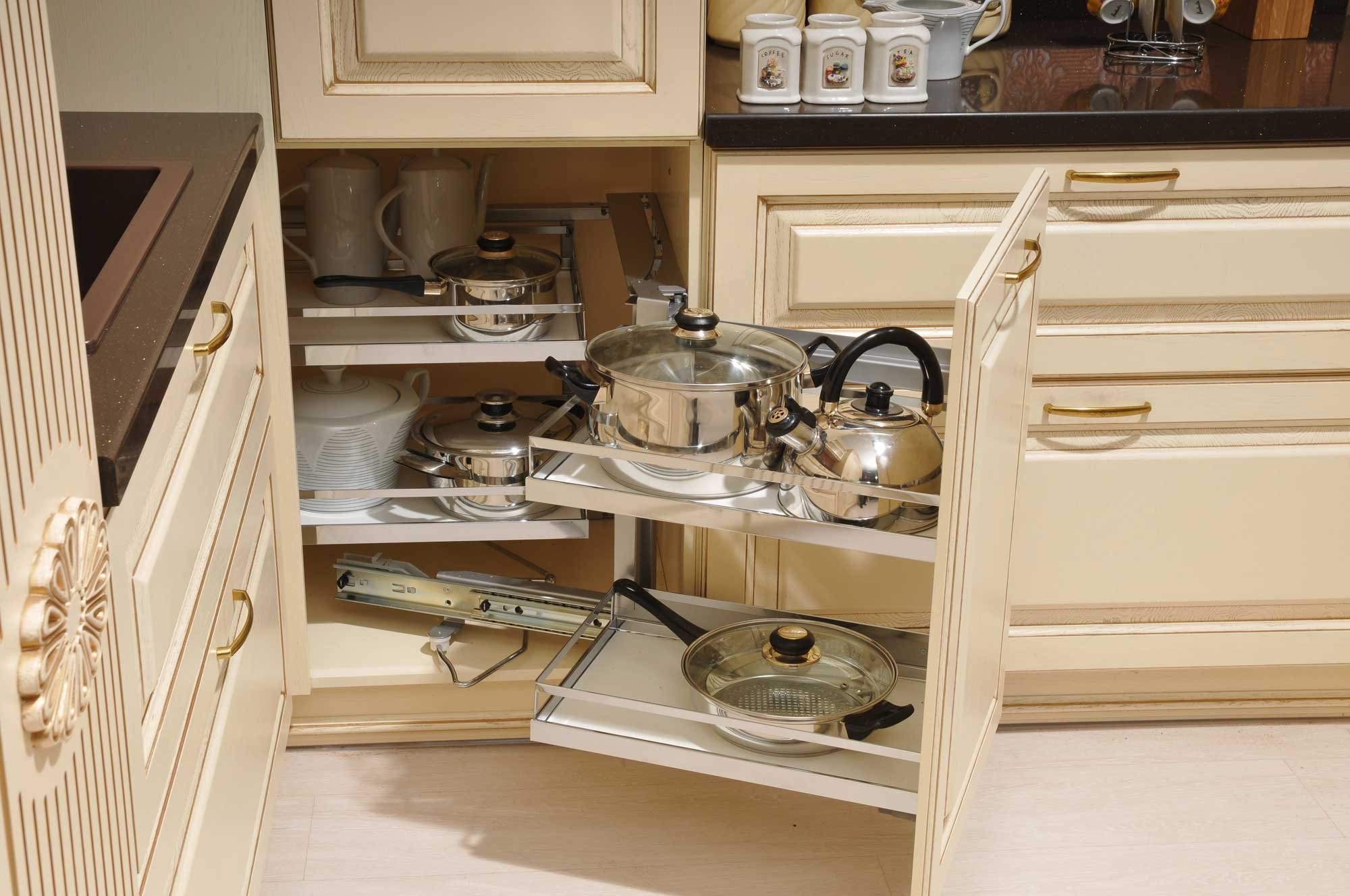 Угловой шкаф кухня фото. Blum фурнитура для кухни. Удобные шкафы для кухни. Угловой ящик для кухни. Выдвижной уголок для кухни.