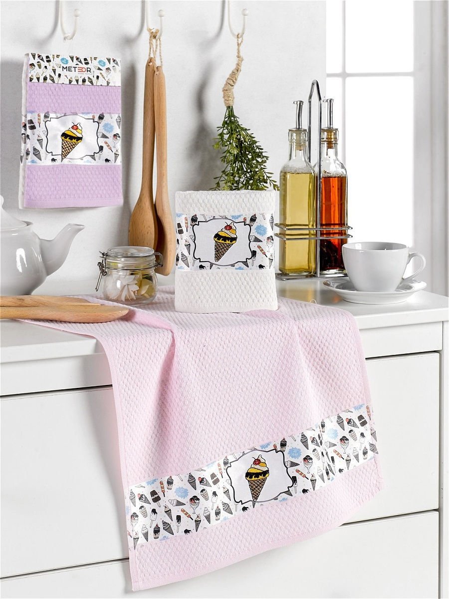 Кухонное полотенце на столе