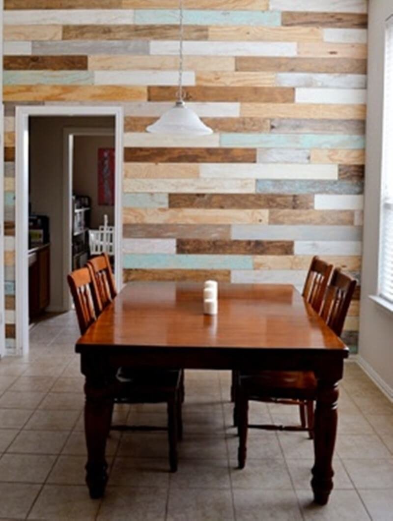 Деревянная стена на кухне