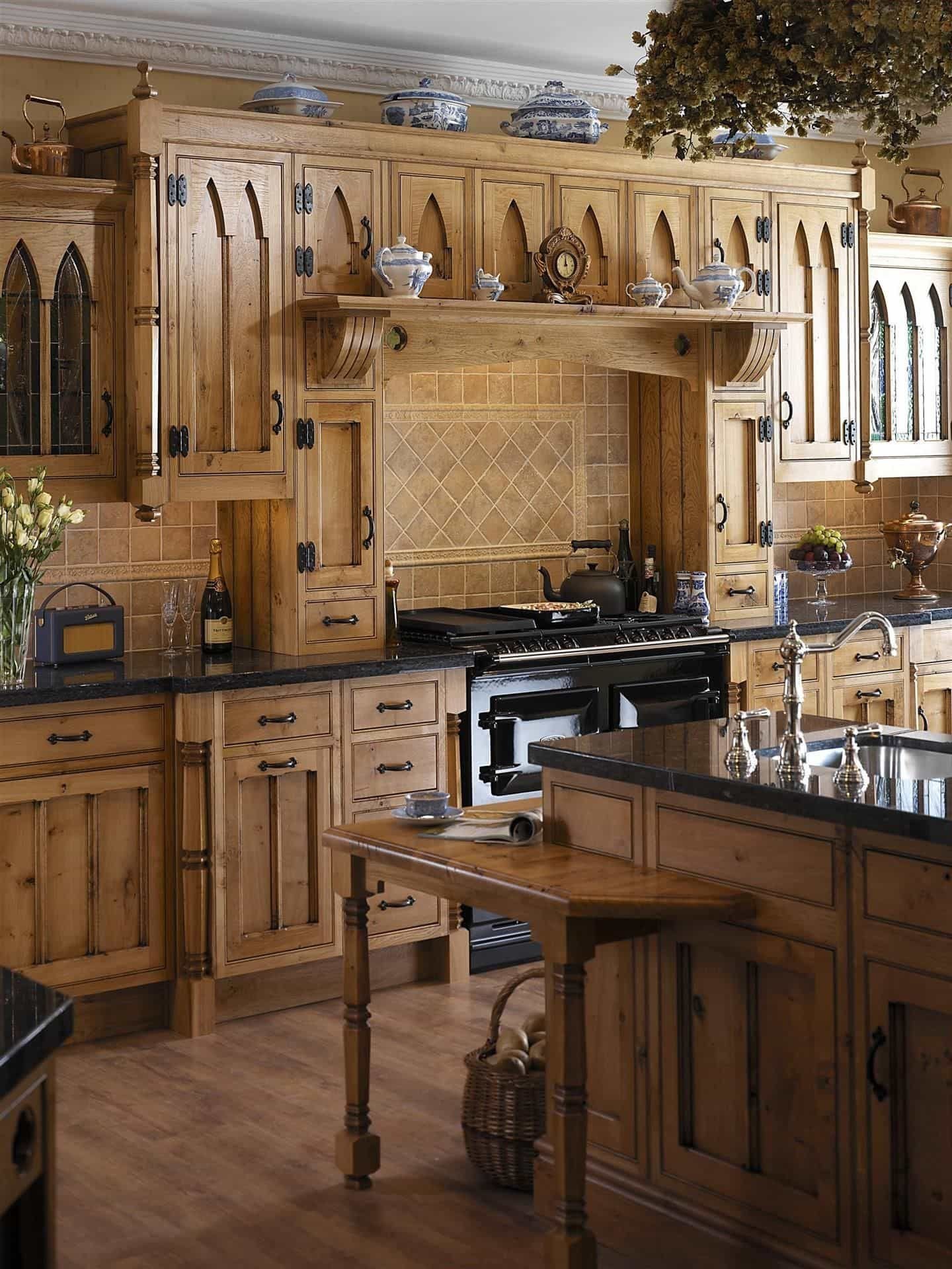 Кухни хорошие деревянные. Деревянная кухня. Кухня из дерева. Кухня в замковом стиле. Кухня в стиле Готика.