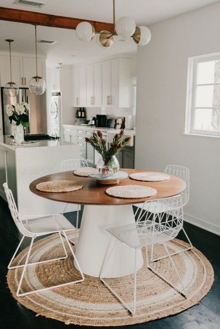 круглый или прямоугольный стол в маленькую кухню